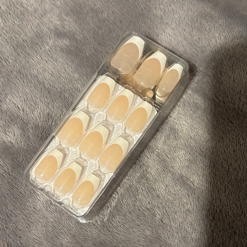 Nude Press-On Nails Set